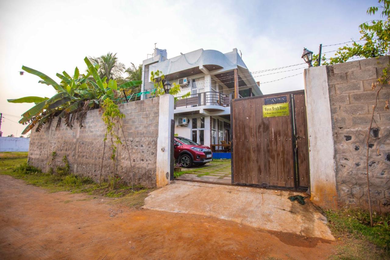 Waves Beach House Pondicherry Exterior foto