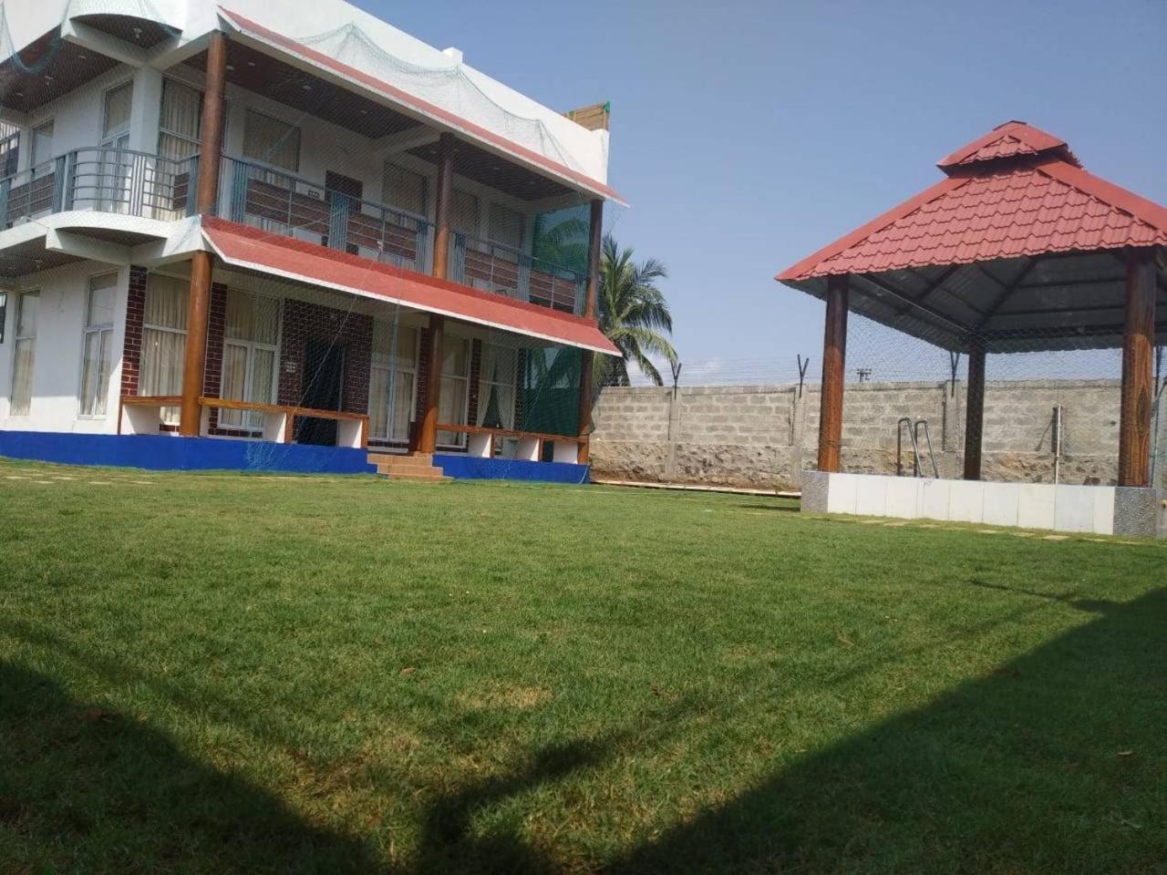 Waves Beach House Pondicherry Exterior foto