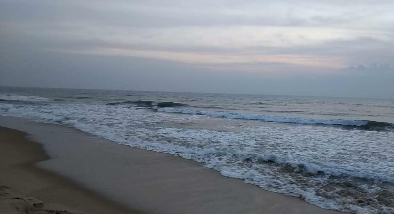 Waves Beach House Pondicherry Exterior foto